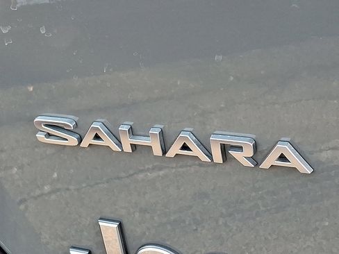 Used 2018 Jeep Wrangler Unlimited Sahara w/ Dual Top Group image 30