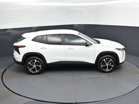 New 2026 Chevrolet Trax RS FWD image 31
