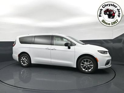 Used 2024 Chrysler Pacifica Touring-L