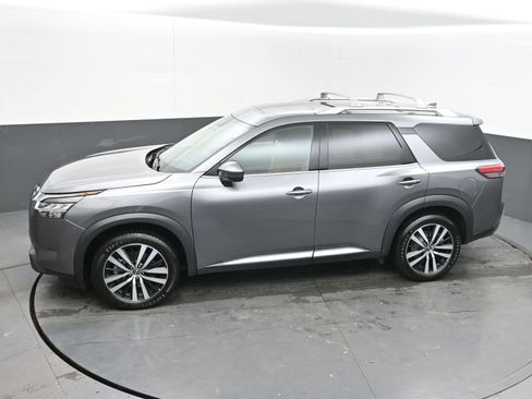 Used 2023 Nissan Pathfinder Platinum w/ Cargo Package image 33