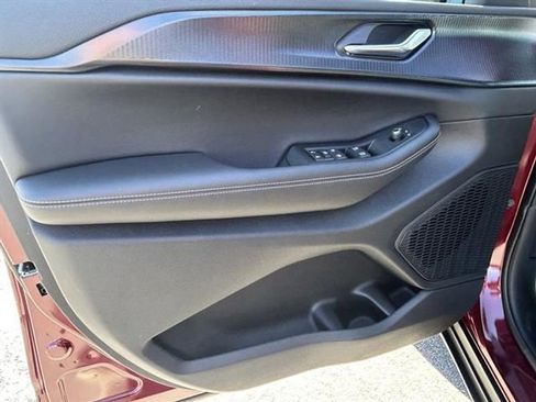 New 2025 Jeep Grand Cherokee Altitude image 21