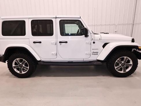 Used 2019 Jeep Wrangler Unlimited Sahara w/ Uconnect 4C Nav & Sound Group AWD/4WD image 2