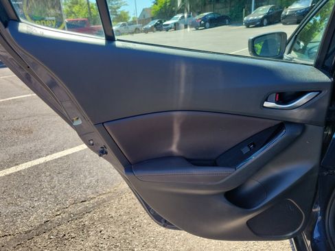 Used 2017 MAZDA MAZDA3 Touring FWD image 17