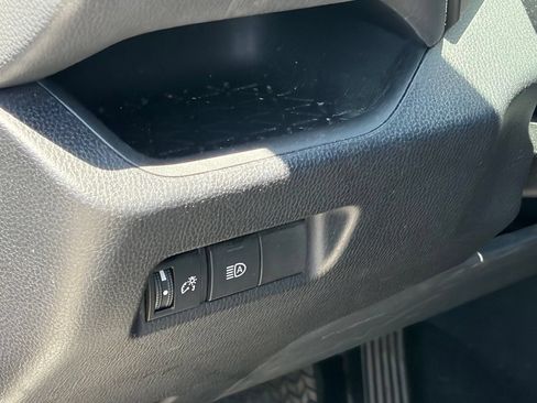 Used 2019 Toyota RAV4 XLE w/ Carpet Mat Package FWD image 9