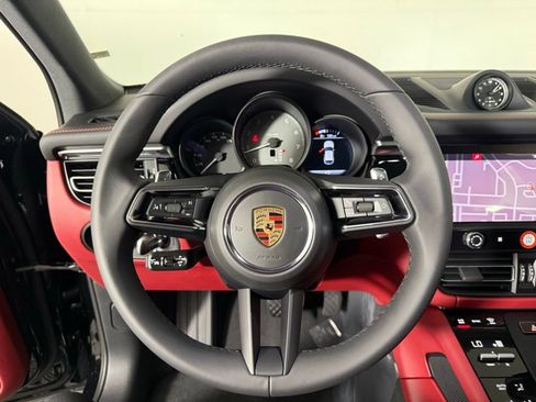 Certified 2025 Porsche Macan S image 35