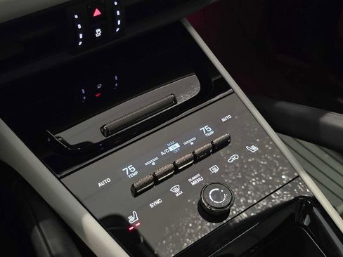 Used 2025 Porsche Cayenne Turbo image 33