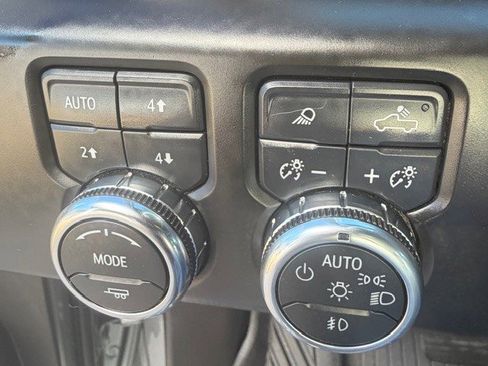 Certified 2024 GMC Sierra 2500 AT4 w/ AT4 Preferred Package image 10