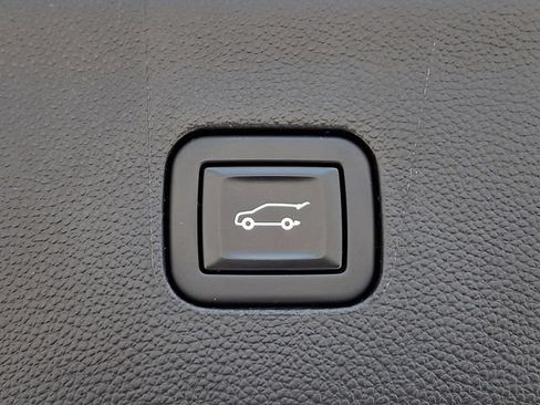 Used 2021 Buick Enclave Essence w/ Sound and Sites Package AWD/4WD image 32