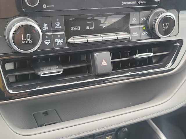 Used 2020 Toyota Highlander LE AWD/4WD image 28