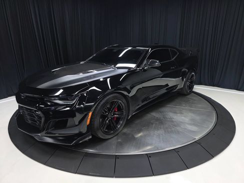 Used 2021 Chevrolet Camaro ZL1 RWD image 11
