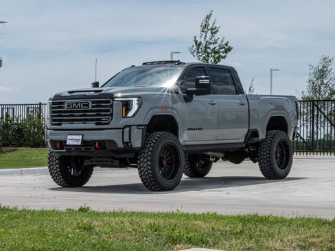 Used 2024 GMC Sierra 2500 AT4 w/ AT4 Premium Plus Package AWD/4WD image 5