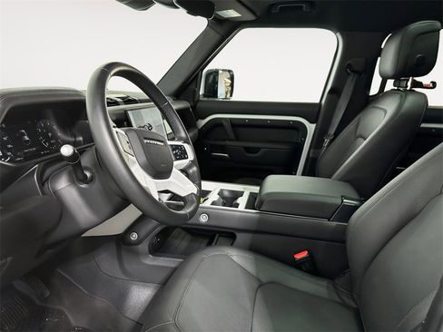 Used 2025 Land Rover Defender 110 X-Dynamic SE image 9