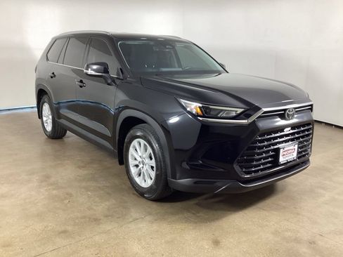 Used 2024 Toyota Grand Highlander AWD image 3