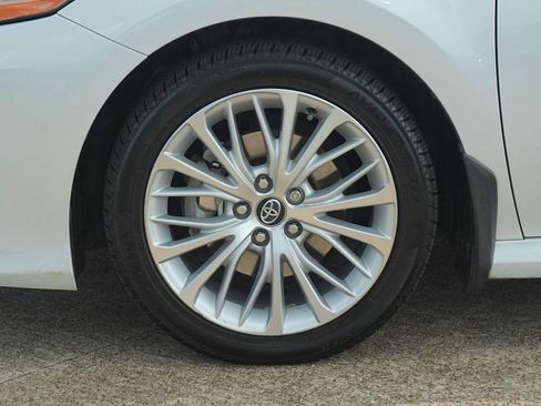 Used 2020 Toyota Camry XLE FWD image 7
