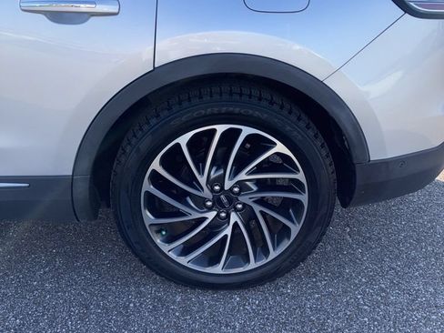 Used 2019 Lincoln Nautilus Reserve FWD image 11