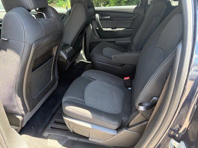 Used 2017 Chevrolet Traverse LT w/ Style and Technology Package FWD image 10