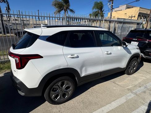 Used 2024 Kia Seltos S AWD/4WD image 3