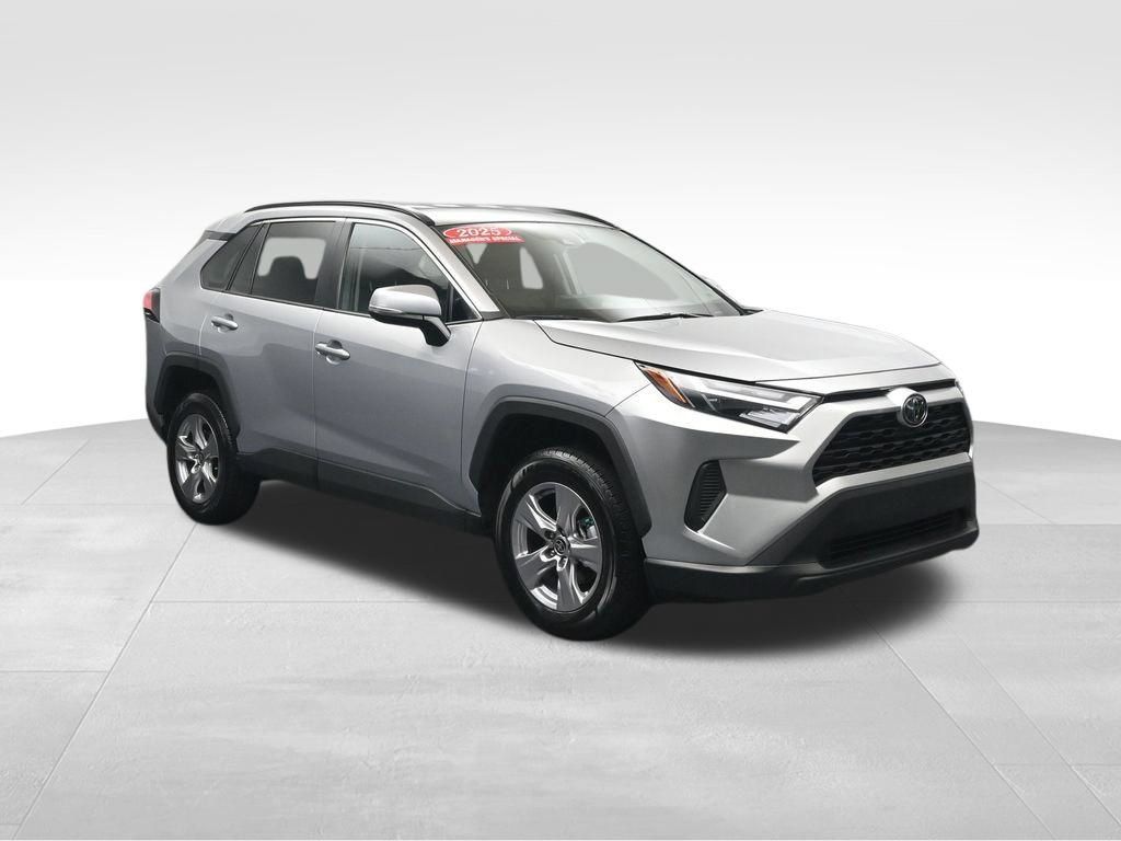 Used 2025 Toyota RAV4 XLE FWD image 7