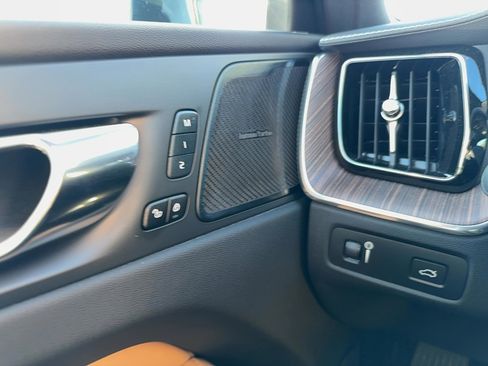 Used 2022 Volvo XC60 B5 Inscription w/ Climate Package image 20