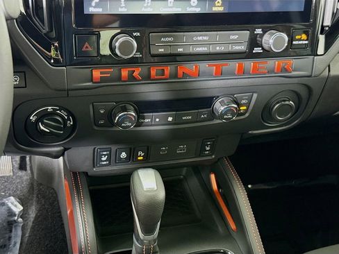 Used 2025 Nissan Frontier PRO-4X w/ Pro Convenience Package AWD/4WD image 8