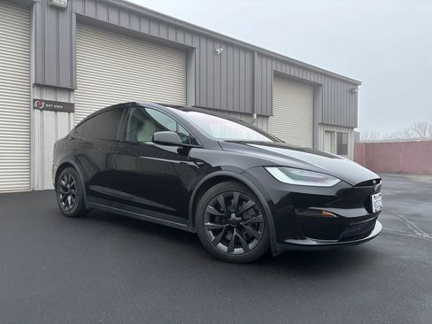Used 2023 Tesla Model X image 2