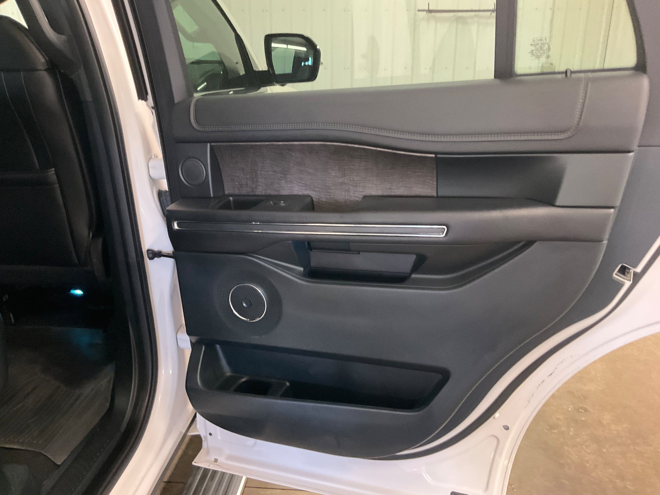 Used 2019 Ford Expedition Limited w/ Special Edition Package AWD/4WD image 27