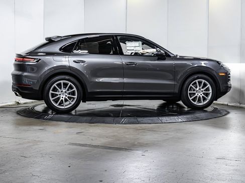 Used 2024 Porsche Cayenne image 8