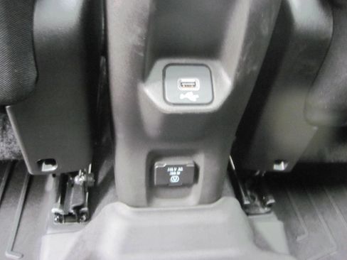 Used 2022 Jeep Renegade Altitude w/ Sun/Sound Group image 8