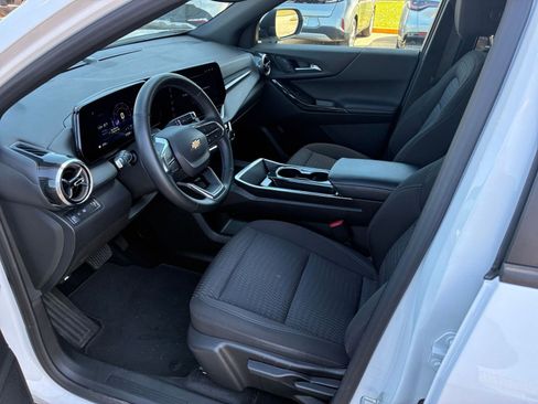 Used 2025 Chevrolet Equinox LT image 23