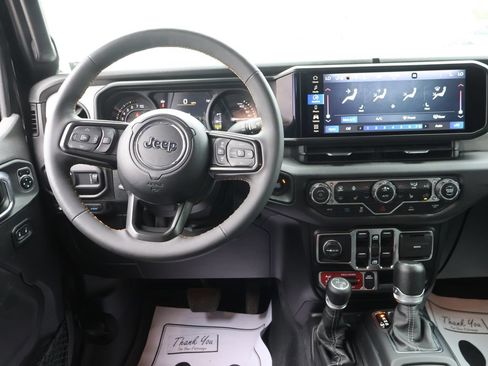 Used 2024 Jeep Wrangler Unlimited AWD/4WD image 18