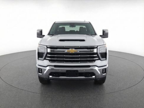Used 2025 Chevrolet Silverado 2500 LT AWD/4WD image 3