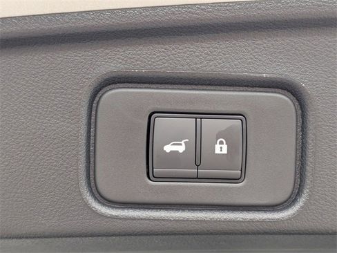 New 2025 Nissan Pathfinder SV w/ SV Premium Package image 33