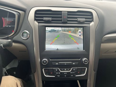 Used 2018 Ford Fusion SE w/ Fusion SE Technology Package image 24