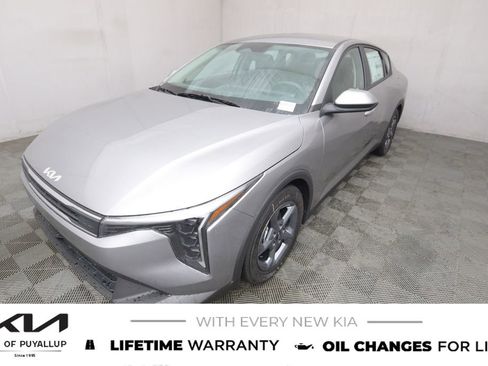 New 2025 Kia K4 LXS image 1