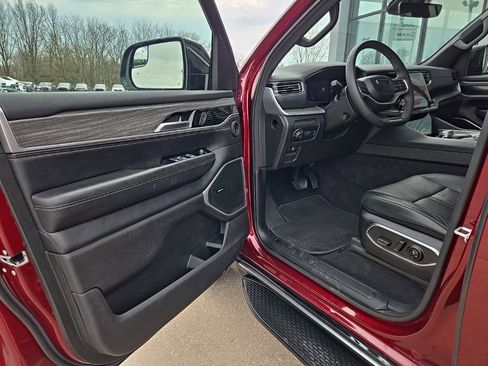 Used 2024 Jeep Wagoneer Series II image 30