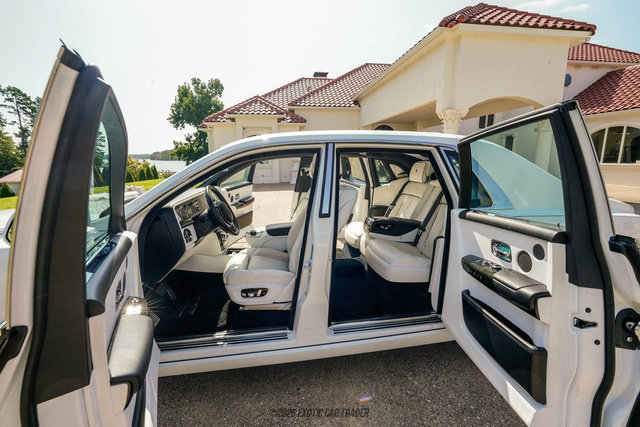 Used 2020 Rolls-Royce Phantom Sedan RWD image 25