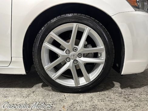 Used 2015 Lexus CT 200h w/ Seat Comfort Package FWD image 32