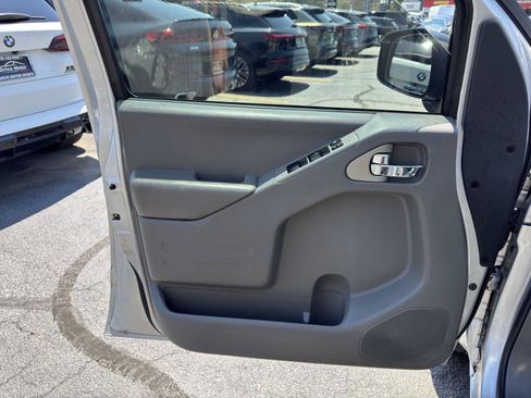 Used 2016 Nissan Frontier SV w/ SV Value Truck Package RWD image 18