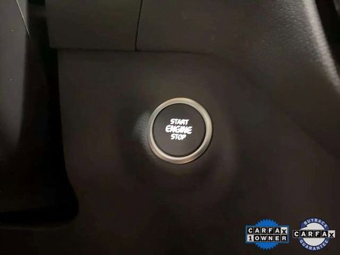 Used 2025 Volvo XC40 B5 Core image 43