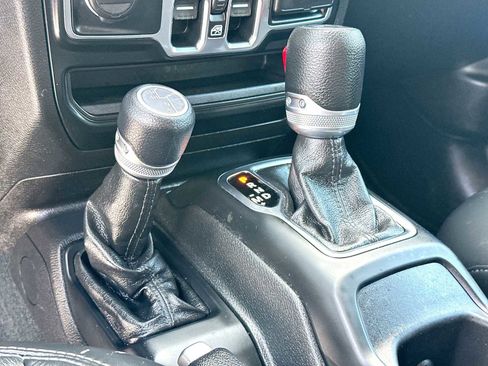 Used 2022 Jeep Wrangler Unlimited Sport AWD/4WD image 21