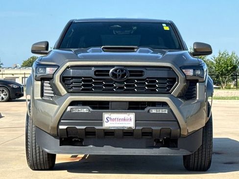 Used 2025 Toyota Tacoma TRD Sport AWD/4WD image 2