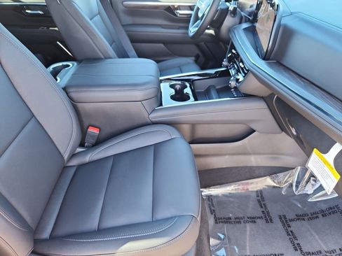 New 2026 Chevrolet Suburban LT w/ Comfort Package image 32