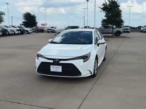 Used 2024 Toyota Corolla LE FWD image 4