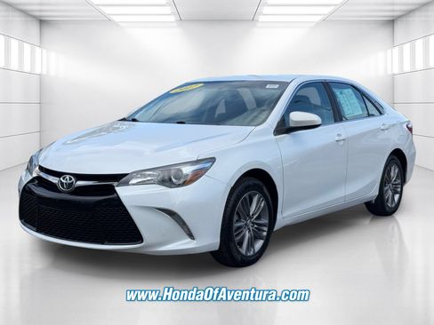 Used 2017 Toyota Camry SE FWD image 3