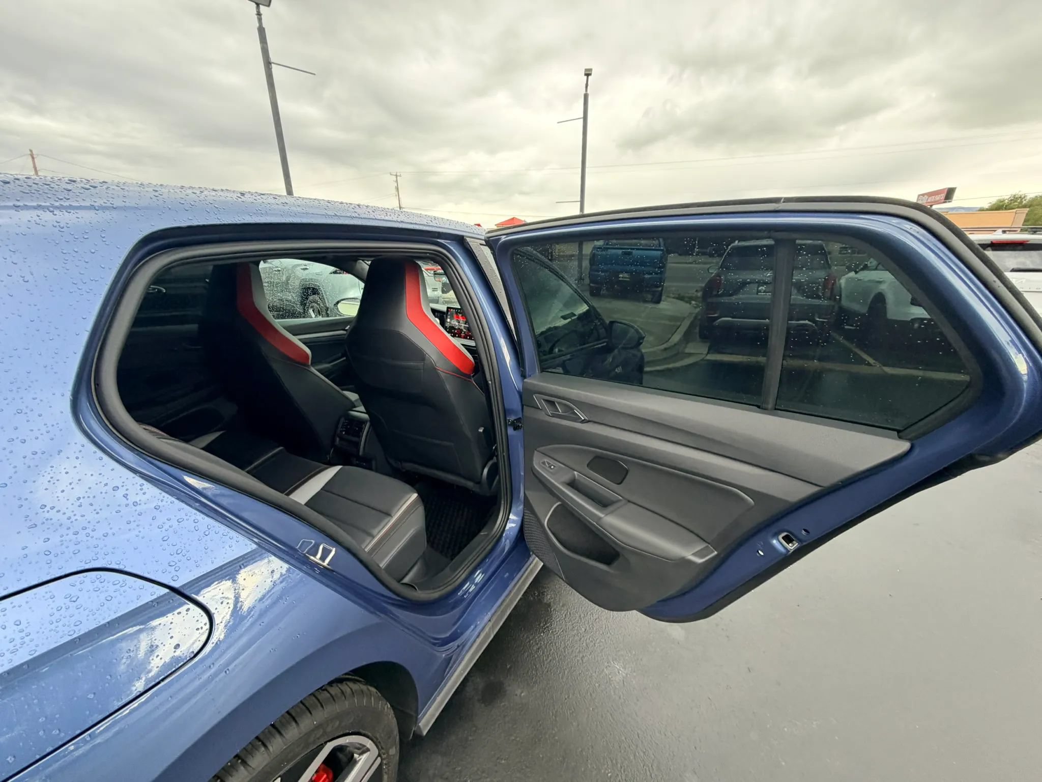 Used 2025 Volkswagen GTI SE FWD image 21
