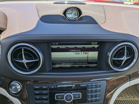 Used 2014 Mercedes-Benz SL 550 image 19
