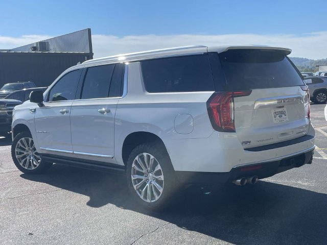 Used 2022 GMC Yukon XL Denali w/ Denali Premium Package AWD/4WD image 6