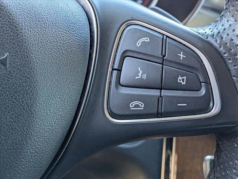 Used 2018 Mercedes-Benz GLC 300 4MATIC image 9