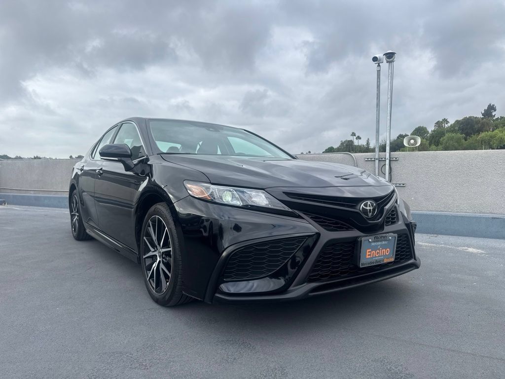 Used 2024 Toyota Camry SE w/ Convenience Package FWD image 3