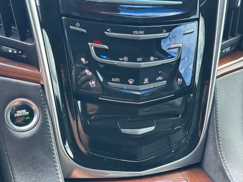 Used 2018 Cadillac Escalade Luxury AWD/4WD image 68